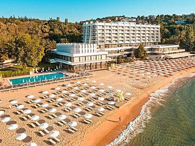 Hotel Palace Sunny Day