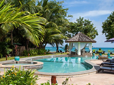 Osobně jsme navštívili - Castello Beach Hotel