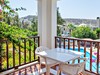Balkon hotelového pokoje