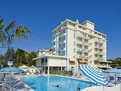 Hotel Bolivar s bazénem