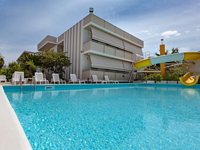 Residence Holiday Club s bazénem
