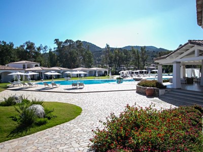 Limone Beach Resort
