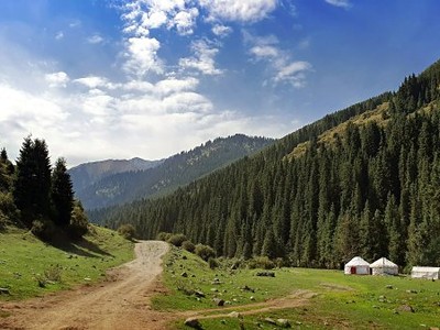 Kyrgyzstán, Uzbekistán