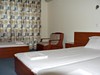 pokoj manželská postel a 1 postel samostatně s přistýlkou