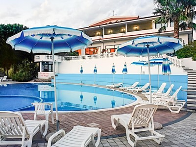 Pineta Petto Bianco Villaggio Residence
