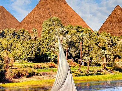 Symboly Egypta - Nil a pyramidy z Marsa Alam