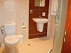 Bulharsko-Zlaté Písky-hotel Bellevue Park-dvoulůžkový pokoj-koupelna a WC