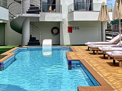 Romanias Apartments
