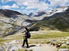 Zvrásněná krajina u chaty Góriz, vzadu hora Tallón (3144 m)