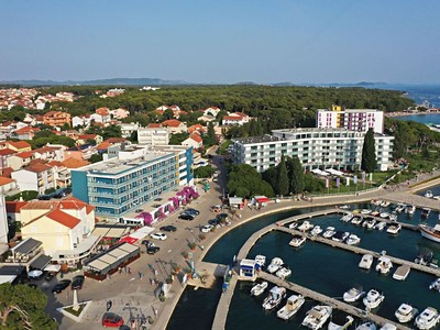 Hotel Kornati, Biograd: Akční pobyt s plnou penzí 4 noci