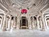 Indie - Interiér chrámu Ranakpur (Dreamstime)
