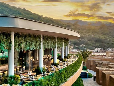 Vogue Hotel Supreme