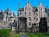 Tajuplné náhrobky na edinburském historickém hřbitově