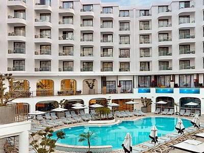 Lalila Blue Suites