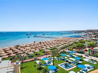 Albatros White Beach Resort