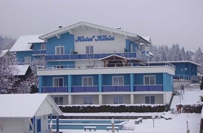 Korutanské Alpy - hotel Klein, bazén, wellness a skipas ceně...