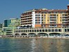 Budova hotelu u moře