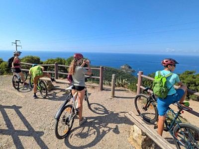 Elba pěšky I na kole pro aktivní rodinky