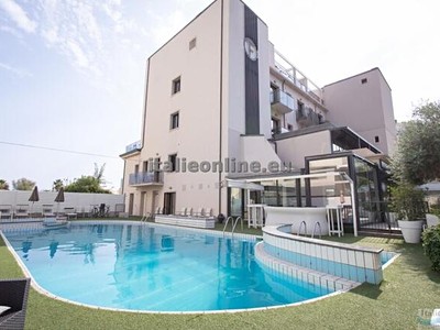 Hotel Ferretti Beach