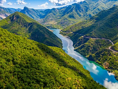 Pěšky neokoukaným jihem Albánie: Divoká krása na dosah, odlet z Katovi