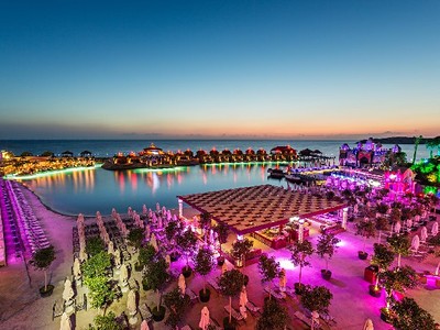 Cratos Premium Hotel