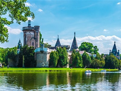 Vodní zámek Franzensburg, čokoládovna a lázeňské město Baden