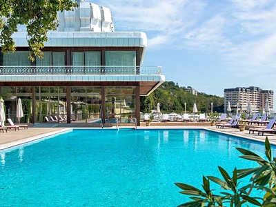 Sunny Day Resort Palace