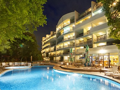 Perunika autobusem se snídaní 14 nocí