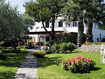 Hotel Ideal: Letecký zájezd s polopenzí 7 nocí