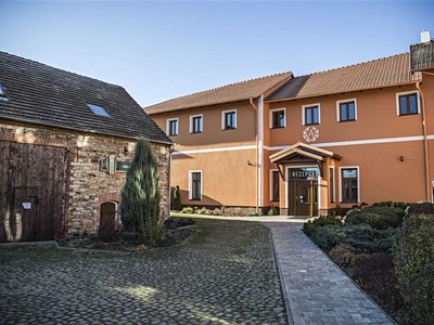 Straškov - Hotel Amálka u Řípu