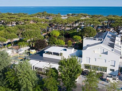 The Green Park Hotel