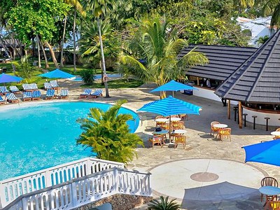 Travellers Beach Hotel & Club