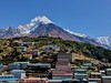Namche Bazaar a hora Thamserku