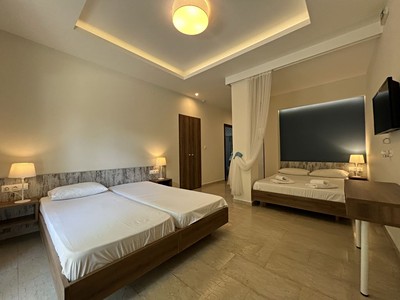 Jorgos Deluxe autobusem, polopenze