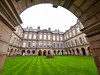 Holyrood_Palace_2_Skotsko_Spurek_Radynacestu.jpg