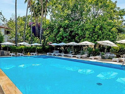 Riverside Garden Resort