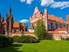 Kostel svaté Anny a přilehlý kostel svatých Františka a Bernarda - návštěva Vilniusu v Litvě