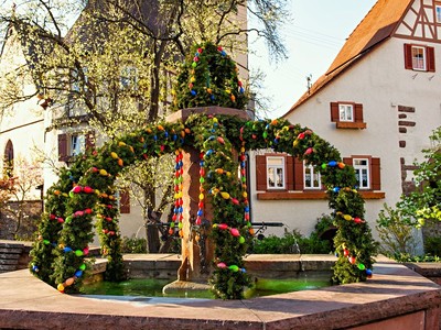 Velikonoční tradice v Bavorsku Osterbrunnen