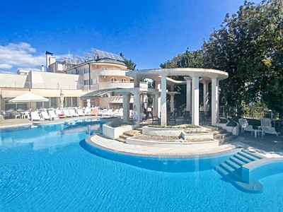 Bellevue Park autobusem se snídaní 14 nocí