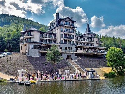 Březová u Karlových Varů - Retro Riverside Wellness Resort