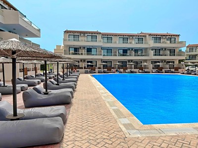 Angela Beach Family Deluxe