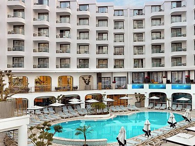 Lalila Blue Suites