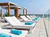 Lehátka na střeše hotelu