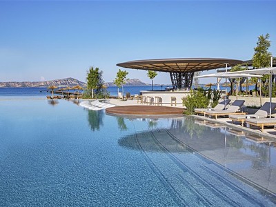 W Costa Navarino