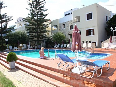 Nikos Apartments