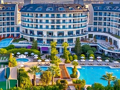 Commodore Elite Suites & Spa