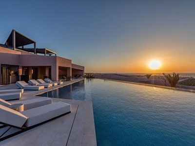 Domes Novos Santorini, Autograph Collection