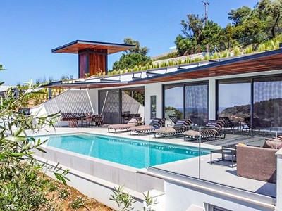 Villa Beyond the Horizon