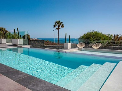 Villa Infinity