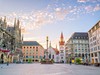 Maichov. Marienplatz v historickém centru Mnichova během víkendového zájezdu vlakem.